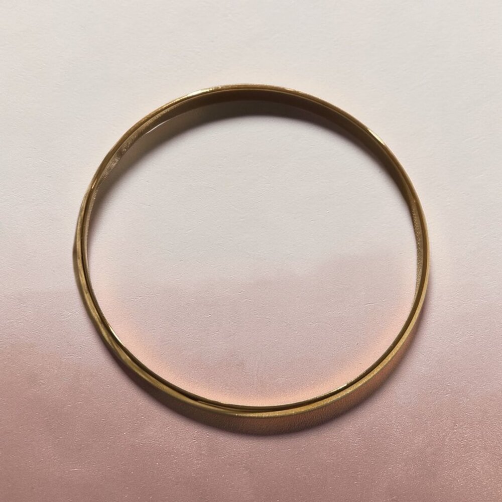 Timeless Elegance Gold Bracelet - Picture 2 of 2